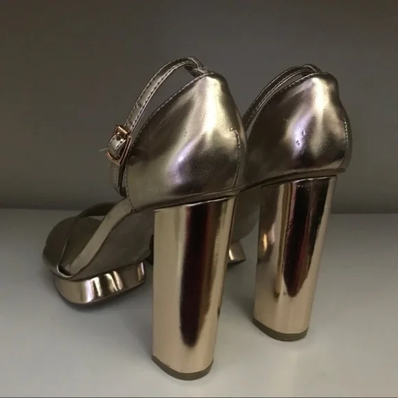 Limited Brand Heels Size 5.5 - Picture 2 of 5